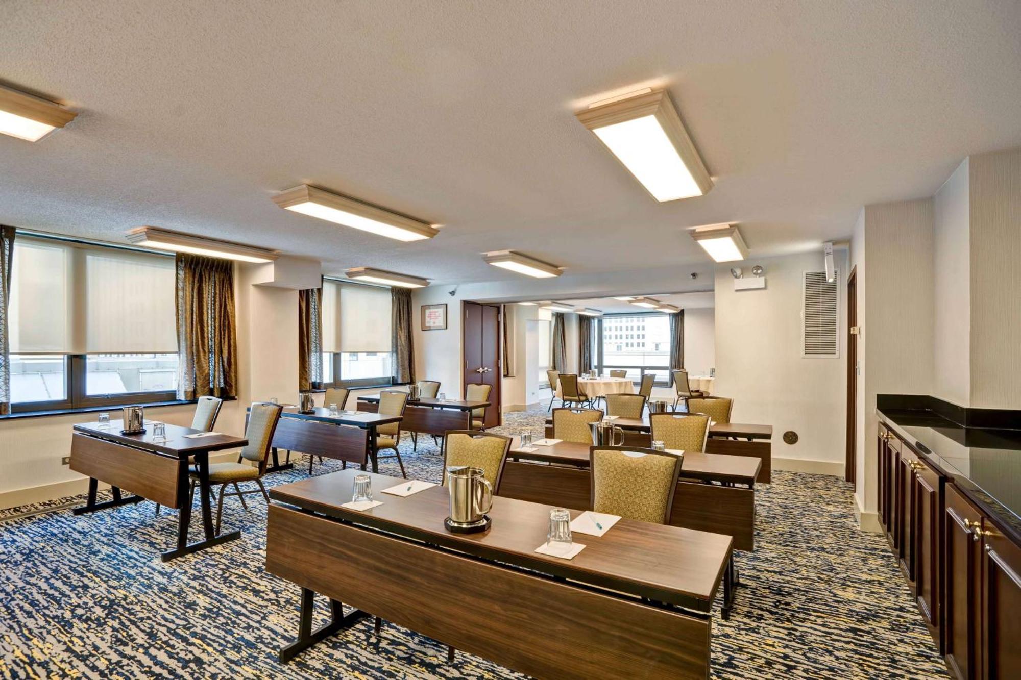 Homewood Suites By Hilton Chicago Downtown Bagian luar foto