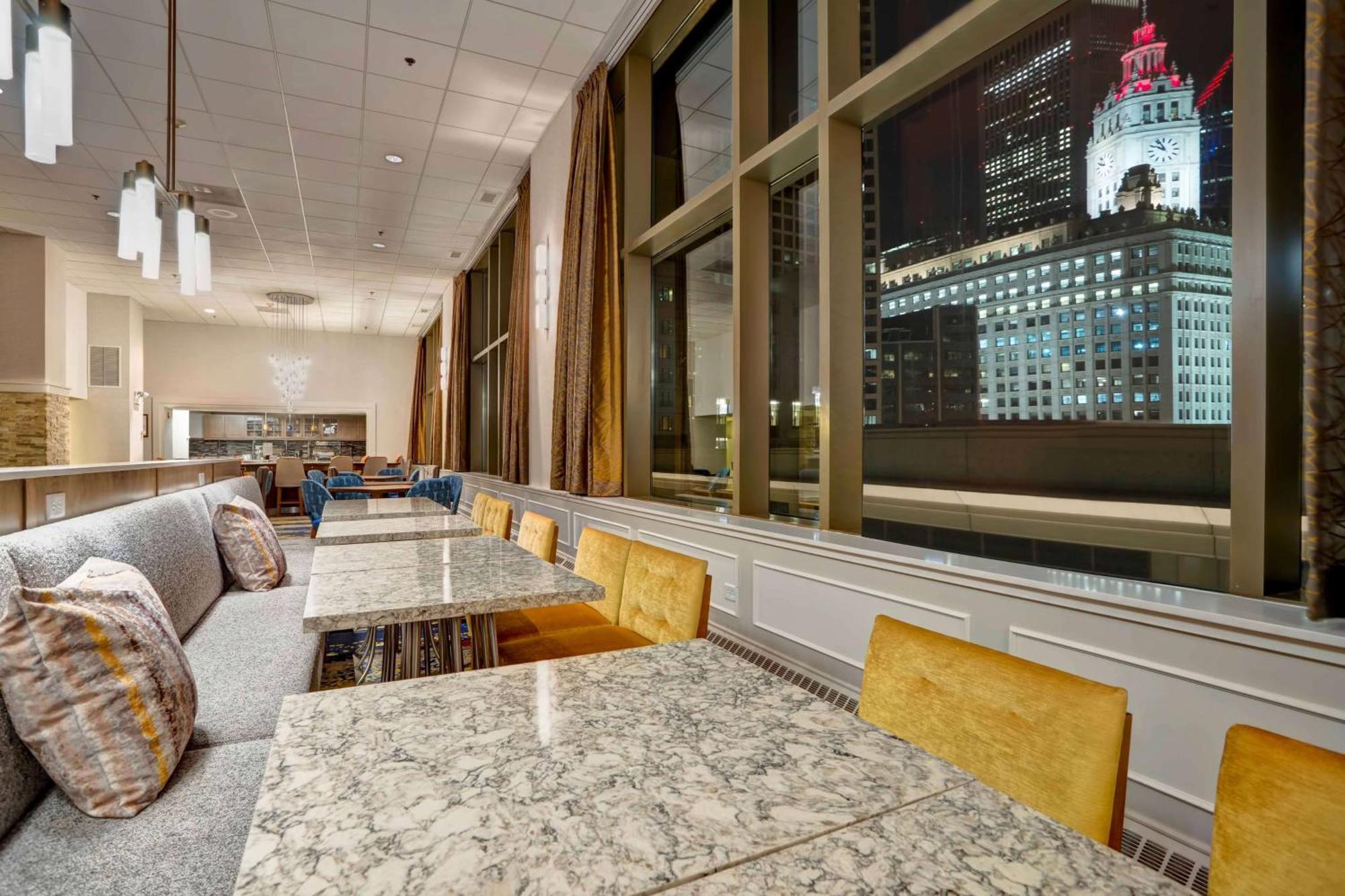Homewood Suites By Hilton Chicago Downtown Bagian luar foto